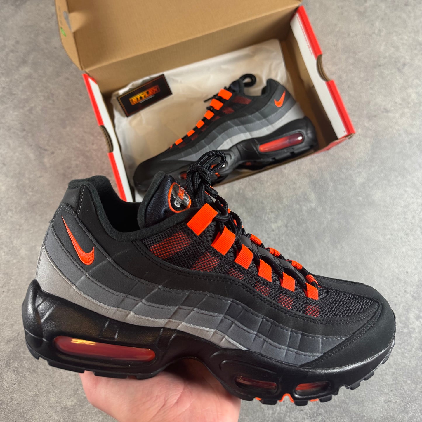 NIKE AIR MAX 95 (Hyper Crimson)
